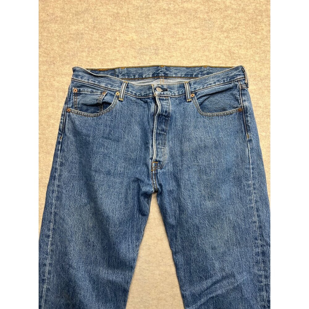Levi's 501 Button Fly Straight Leg Medium Wash Men's Denim Jeans 38 X 34 Classic - Picture 2 of 10
